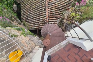 Escalier colimaçon en fer thermolaqué - Pourquié métallier Millau Aveyron