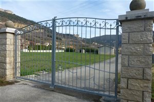 Fabrication portail sur mesure double ventaux fer forgé ajouré Aveyron Pourquié