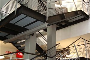 Fabrication escalier thermolaqué et galvanisé sur mesure - Pourquié métallier