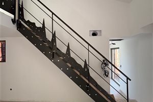 Escalier droit fer sur mesure thermolaqué Aveyron, Pourquié, métallerie