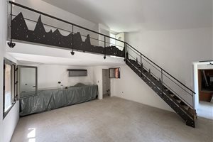 Escalier droit fer sur mesure thermolaqué - Aveyron