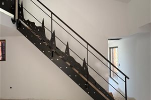 Escalier droit fer sur mesure thermolaqué Aveyron, Pourquié, métallerie