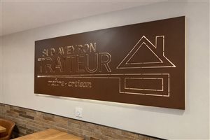 Fabrication sur mesure enseigne lumineuse en Aveyron, Pourquié métallerie