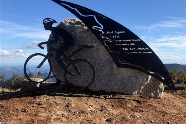 Sculpture en hommage au tour de France 2020 dans notre belle région _ Mont Aigoual
