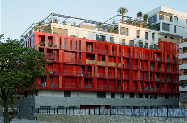 Habillage devanture d'immeuble sur-mesure