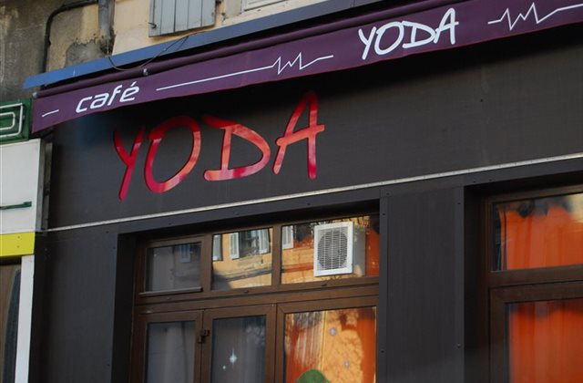 Enseigne Yoda Café - Millau