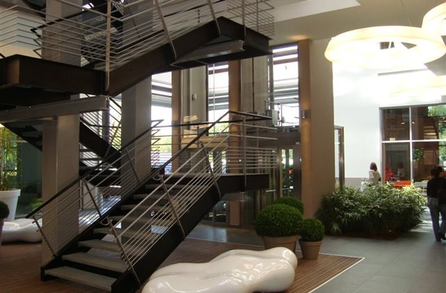 Escalier droit à paliers